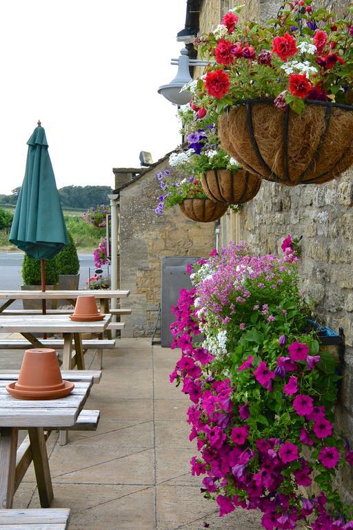 Coach & Horses Hotel Bourton-on-the-Water Buitenkant foto